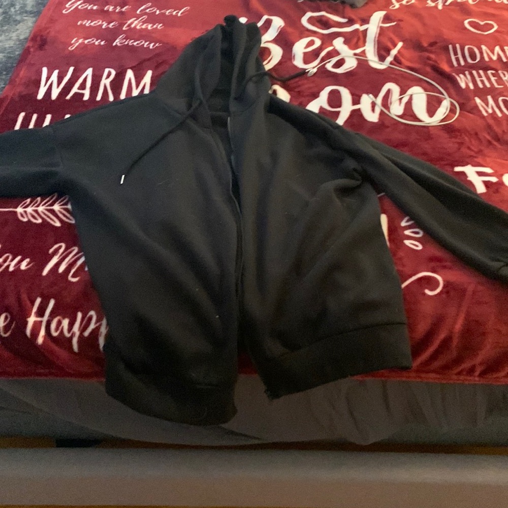 Oversized black jaket perfect for crop tops under